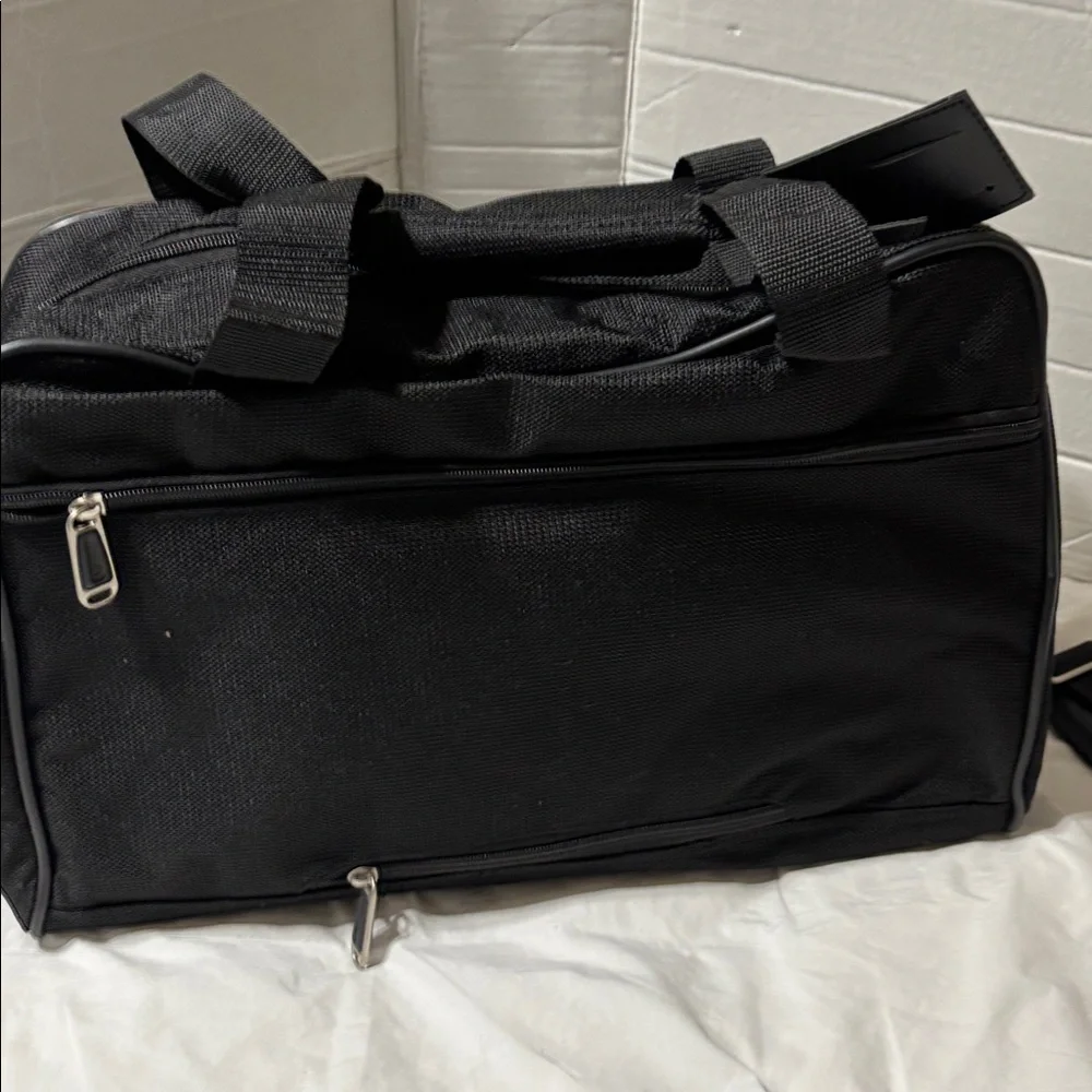 Samsonite Tessera boarding bag with shoulder strap and sleeve. NWT